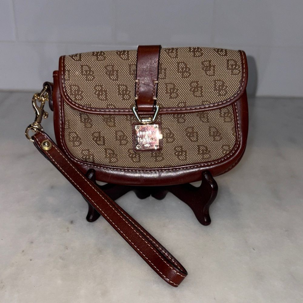 Dooney & Bourke Wristlet Vintage Signature collection brown tan flap wristlet